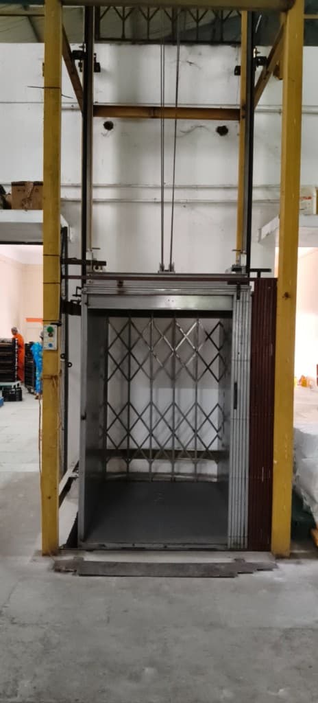 Large-Capacity Goods Lift